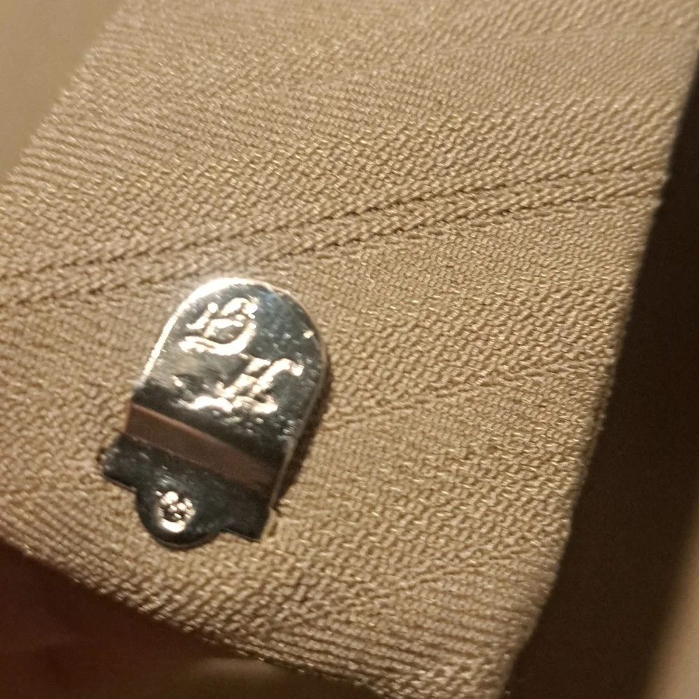 Classic Woman's Dress Pants in Beige Sleek classic feel and look - Picture 4 of 7